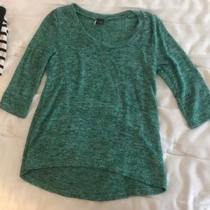 green 3/4 sleeve length sweater